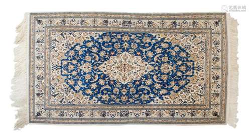 PERSIAN HAND-TIED NAIN RUG 6'10