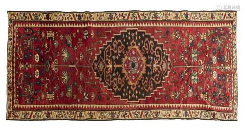 HAND-TIED PERSIAN WOOL SERAPI RUNNER 8'2