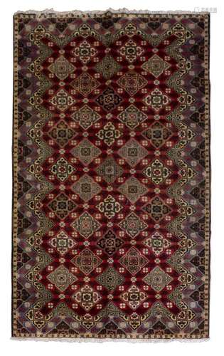 HAND-TIED SAROUK GEOMETRIC RUG 5' X 9'6