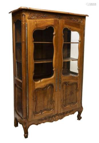 FRENCH PROVINCIAL FLORAL CARVED VITRINE CABINET