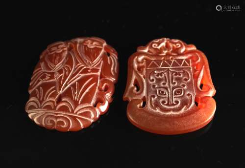 红玛瑙雕兽面双凤纹佩和文财神纹佩二件