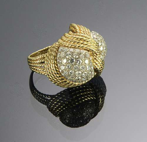 18K GOLD DIAMOND MELEE RING 3.8 CTW