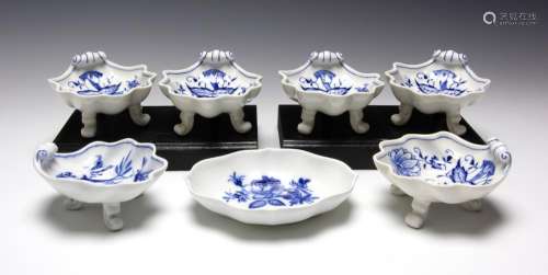 MEISSEN BLUE ONION FOOTED SWEETS DISHES (7)