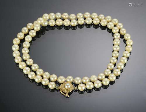 KNOTTED PEARL NECKLACE WITH 18K GOLD CLASP