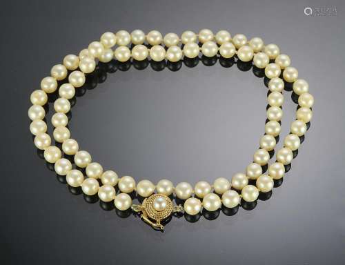 KNOTTED PEARL NECKLACE WITH 18K GOLD CLASP