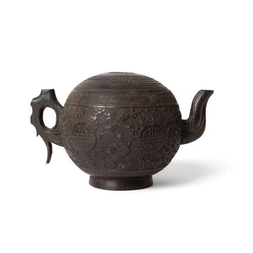 CARVED COCONUT SHELL TEAPOT AND COVER QING DYNASTY, 19TH CENTURY 19cm wide