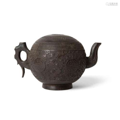 CARVED COCONUT SHELL TEAPOT AND COVER QING DYNASTY, 19TH CENTURY 19cm wide