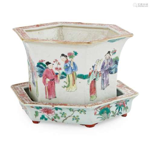 SMALL FAMILLE ROSE HEXAGONAL JARDINIÈRE AND STAND QING DYNASTY, 19TH CENTURY 13.5cm high (overall)