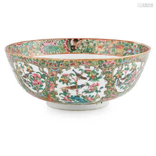 CANTON FAMILLE ROSE BOWL FOR THE PERSIAN MARKET QING DYNASTY, 19TH CENTURY 23cm diam