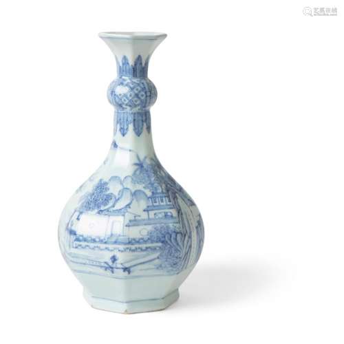 BLUE AND WHITE OCTAGONAL-SECTION VASE QING DYNASTY, 18TH CENTURY 27cm high