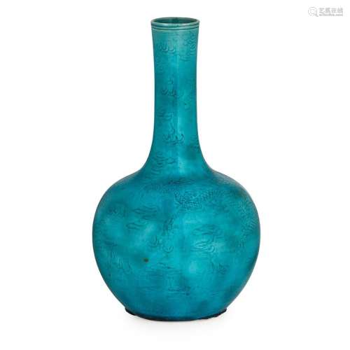 ANHUA-DECORATED TURQUOISE-GLAZED 'DRAGON' VASE LATE 19TH/EARLY 20TH CENTURY 20.5cm high