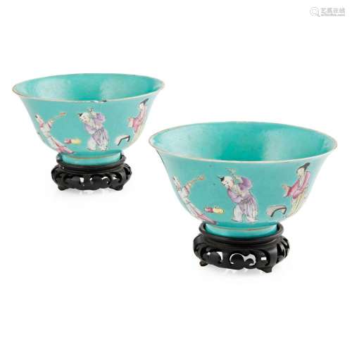 PAIR OF TURQUOISE-GROUND BOWLS JIAQING MARK, LATE QING DYNASTY 14.2cm diam