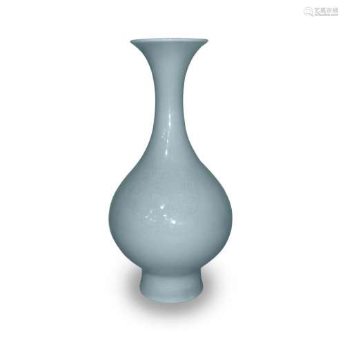 SMALL ANHUA-DECORATED CLAIR-DE-LUNE GLAZED BOTTLE VASE QIANLONG MARK, QING DYNASTY 14.7cm high