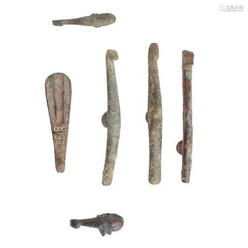 FOUR BRONZE BELT HOOKS AND TWO BRONZE GARMENT HOOKS WARRING STATES TO HAN DYNASTY largest 11.2cm long