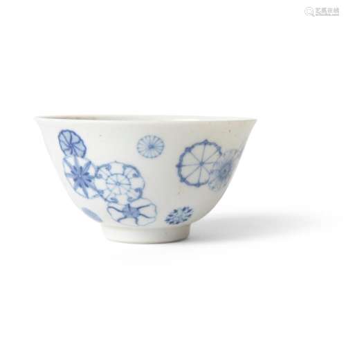 SMALL BLUE AND WHITE 'FLORAL MEDALLION' BOWL QIANLONG MARK BUT LATE QING DYNASTY 8.4cm diam