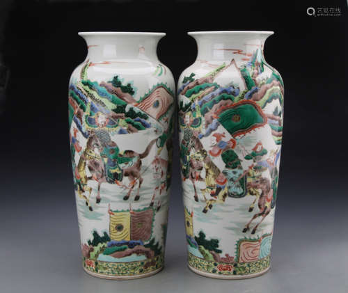 A PAIR OF WUCAI MALLET VASES, KANGXI MARK