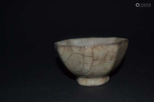 A SMALL GE YAO BOWL