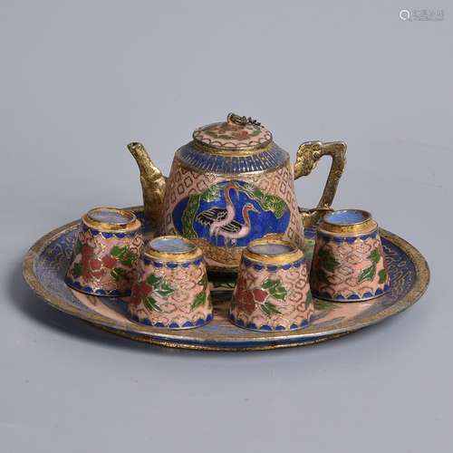 A SET OF PAINTED ENAMEL TEA CUP