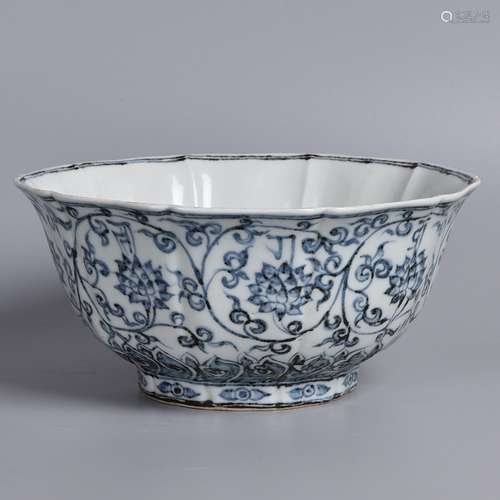 A BLUE AND WHITE PETAL-FORM BOWL