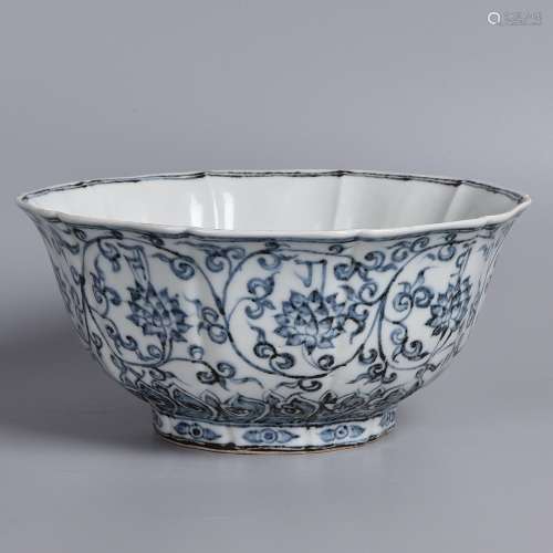 A BLUE AND WHITE PETAL-FORM BOWL