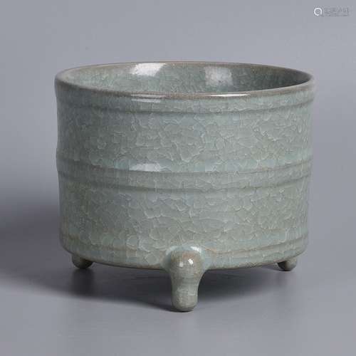 A CELADON TRIPOD INCENSE BURNER