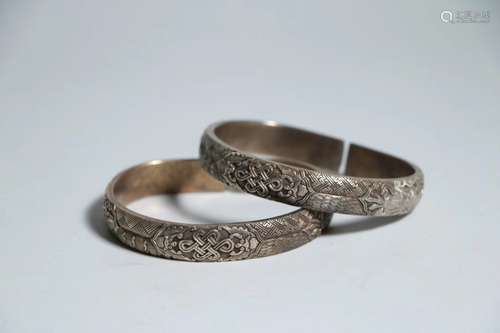 A PAIR OF SILVER CARVED BRACELET