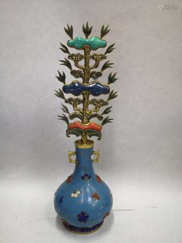 A CLOISONNE ENAMEL VASE ORNAMENT