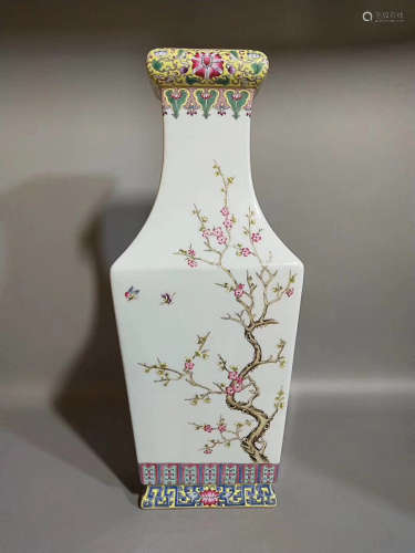 17-19TH CENTURY, A FLORAL PATTERN SQUARE VASE, QING DYNASTY