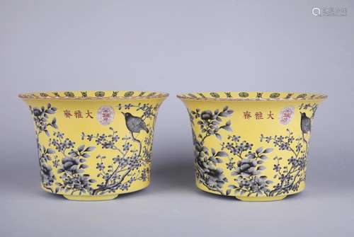 A PAIR OF GRISAILLE-DECORATED YELLOW-GROUND JARDINIERES, 'YONG QING CHANG CHUN' MARK, GUANGXU PERIOD