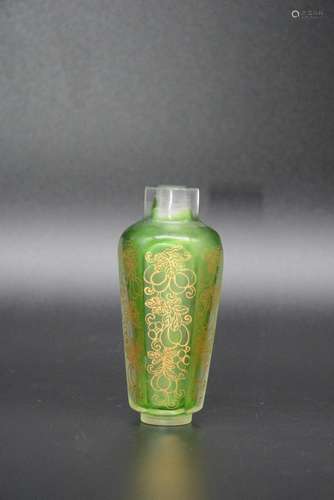 A GILT-DECORATED PERKING GLASS SNUFF BOTTLE, QIANLONG MARK, QING DYNASTY