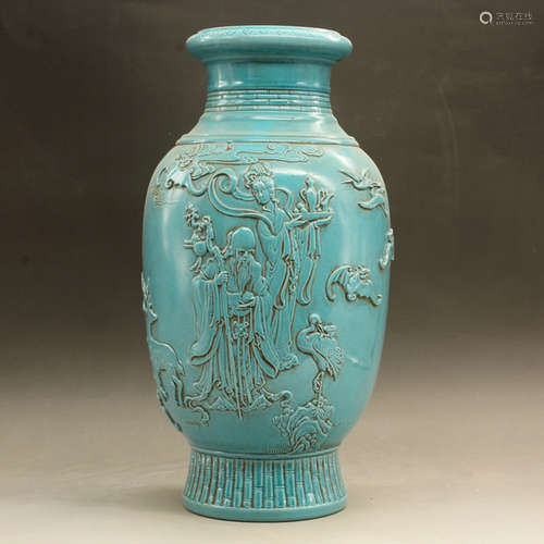 A FINE CARVED TURQUOISE-GLAZED VASE, 'WANG BING RONG ZUO' MARK, REPUBLIC PERIOD