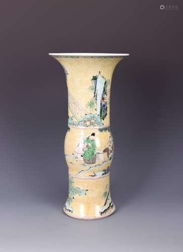 A FAMILLE VERT BEAKER VASE, 17TH-18TH CENTURY