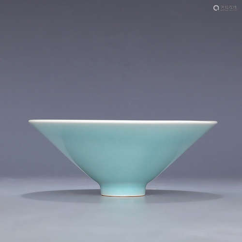 A VERY FINE LONGQUAN SEA-BLUE-GLAZED CONICAL BOWL, SONG DYNASTY