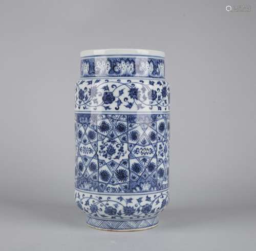 A BLUE AND WHITE VASE, 18TH CENTURY