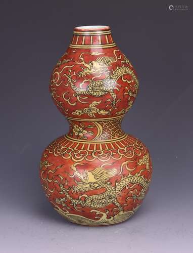 AN ENAMELED DOUBLE-GOURD-FORM VASE, JIAJING MARK, MING DYNASTY