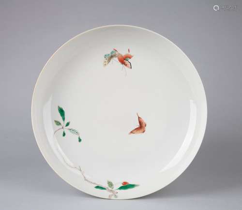 A LARGE FAMILLE VERT DISH, KANGXI MARK, QING DYNASTY