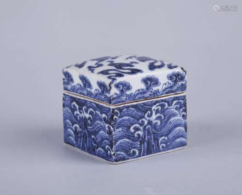 A BLUE AND WHITE RECTANGUALR BOX AND COVER, MING DYNASTY