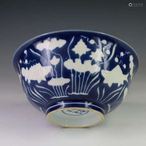 A LARGE INCISED BLUE AND WHITE BOWL, XUANDE MARK, MING DYNASTY