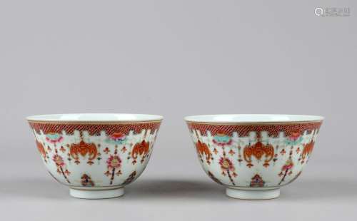 A PAIR OF GILT-DECORATED IRON-RED BOWLS, GUANGXU MARK, QING DYNASTY