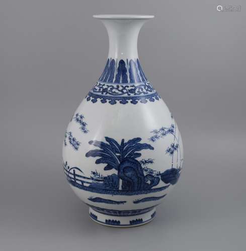 A BLUE AND WHITE PEAR-SHAPED VASE, QIANLONG MARK, QING DYNASTY