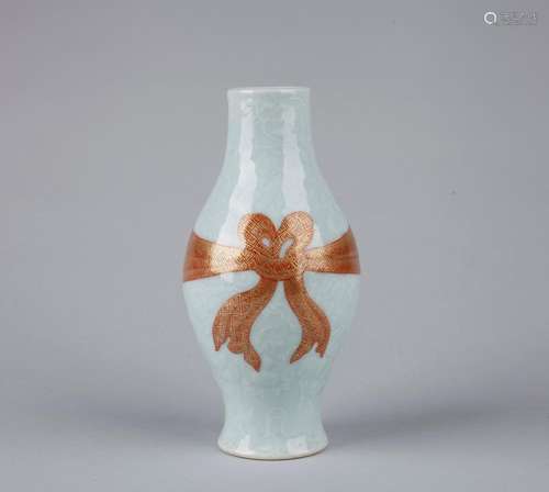 A IRON-RED-DECORATED CELADON GROUND VASE, QIANLONG MARK, QING DYNASTY