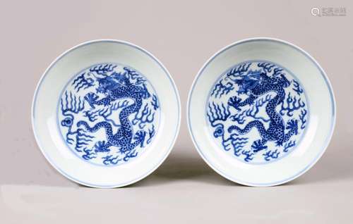 A PAIR OF BLUE AND WHITE DISHES, GUANGXU MARK, QING DYNASTY