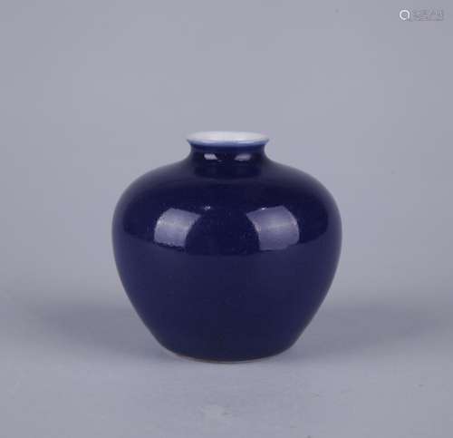 A SMALL BLUE-GLAZED JAR, 18TH CENTURY