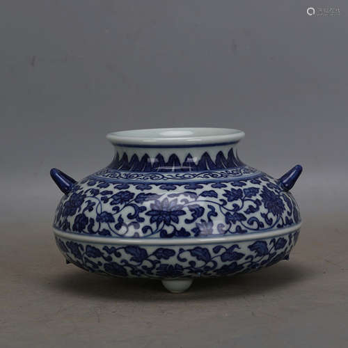 A BLIUE AND WHITE TRIPOD WATER POT, QIANLONG MARK, QING DYNASTY