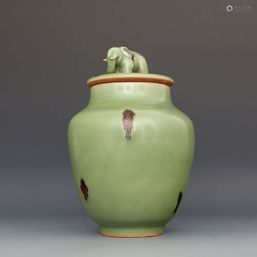 A RUSSET-DECORATED LONGQUAN CELADON JAR AND COVER, YUAN DYNASTY