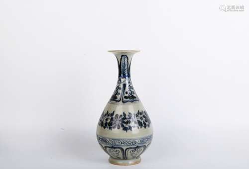 A Chinese Blue and White Porcelain Vase