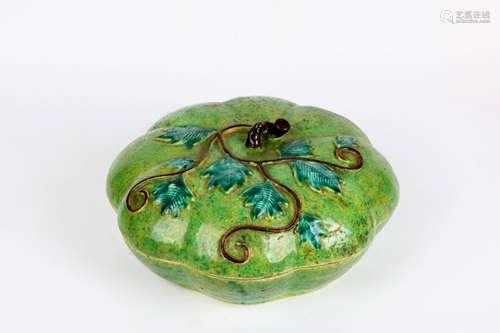 A Chinese Green Glazed Porcelain Box