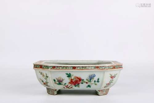 A Chinese Famille-Rose Porcelain Flower Pot