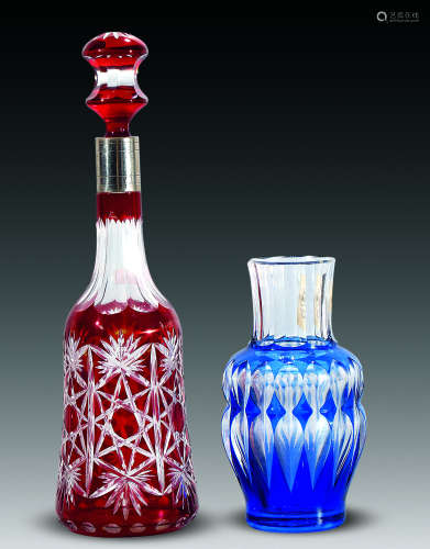 20世纪 刻花套色玻璃瓶 （两件）