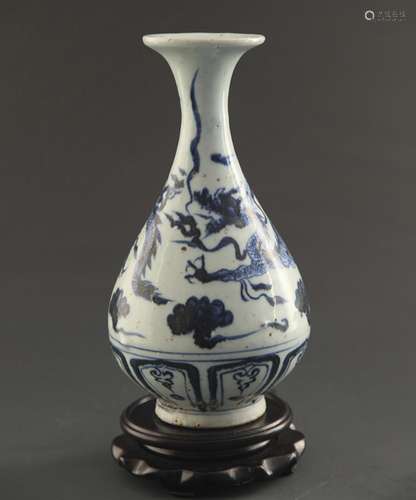 BLUE AND WHITE DRAGON PAINTED YU HU CHUN VASE